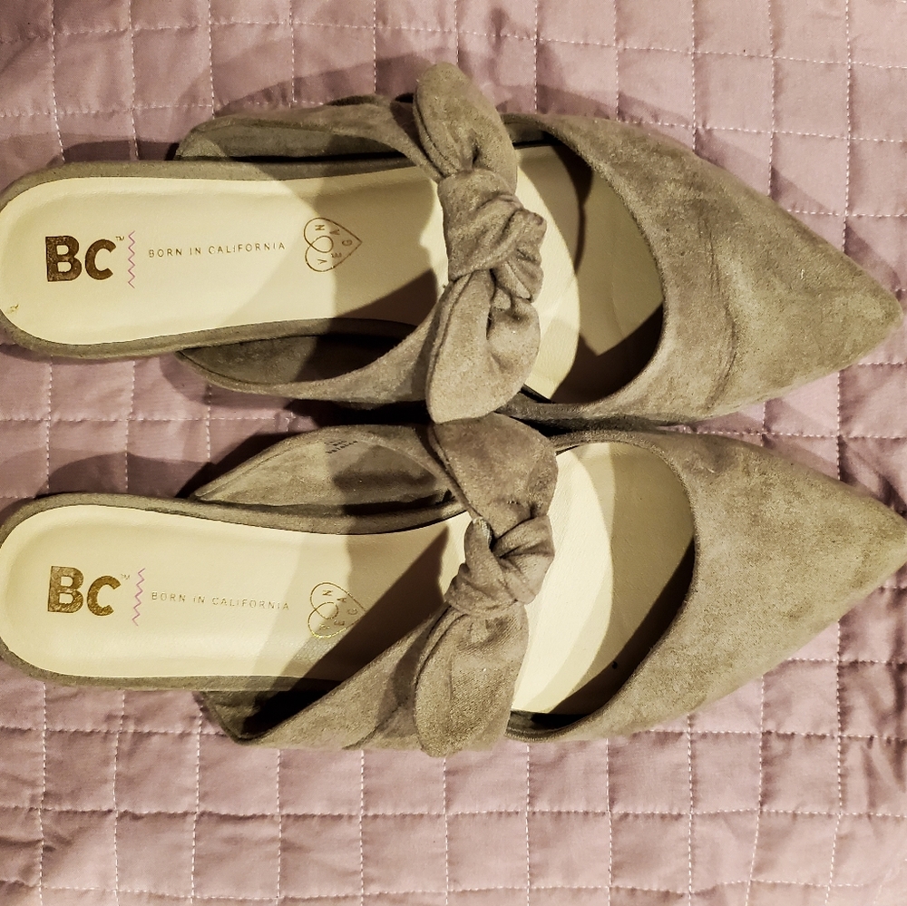 Ladies suede slippers